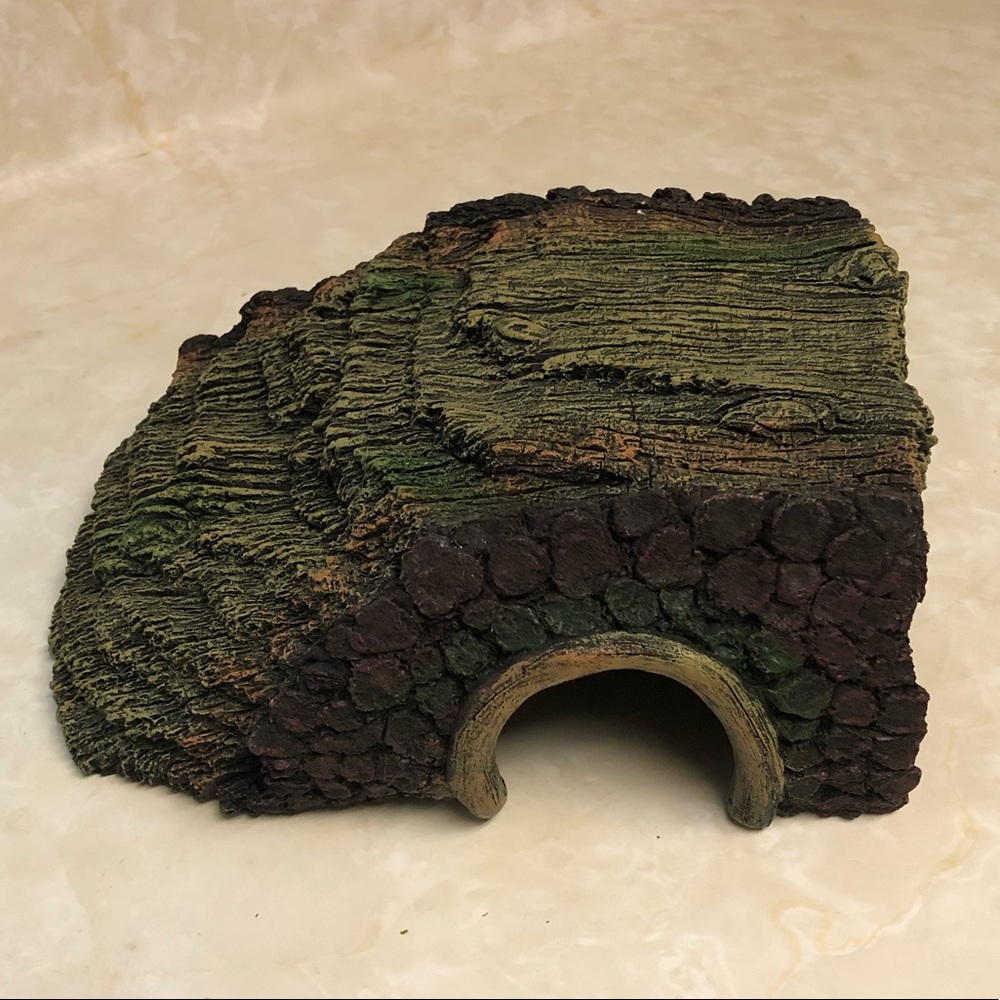 Thrive Corner Tree Forest Wood Hide